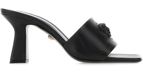 Versace Scarpe Con Tacco in Black 